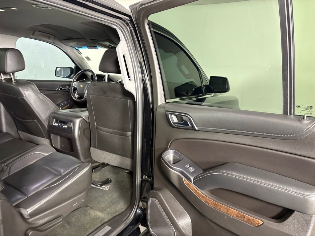 Used 2018 Chevrolet Suburban LT image 34
