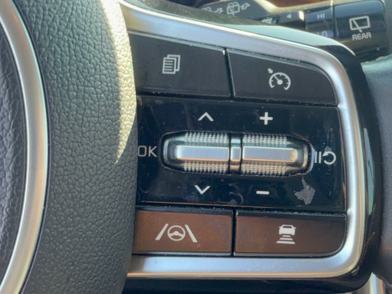 Used 2022 Kia Carnival EX FWD image 19