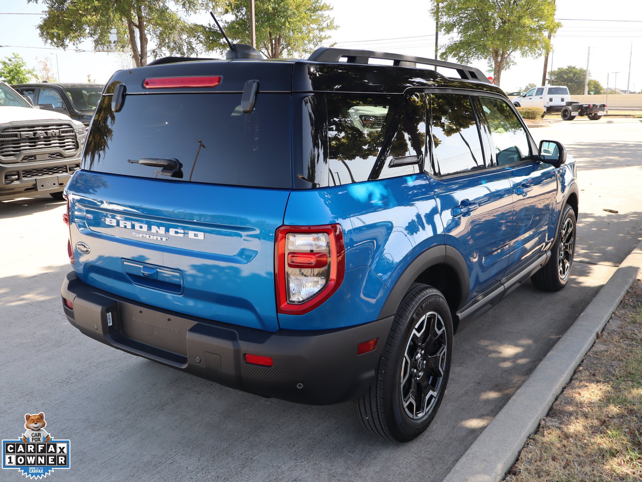 Certified 2025 Ford Bronco Sport Outer Banks w/ Outer Banks Tech Package+ AWD/4WD image 3