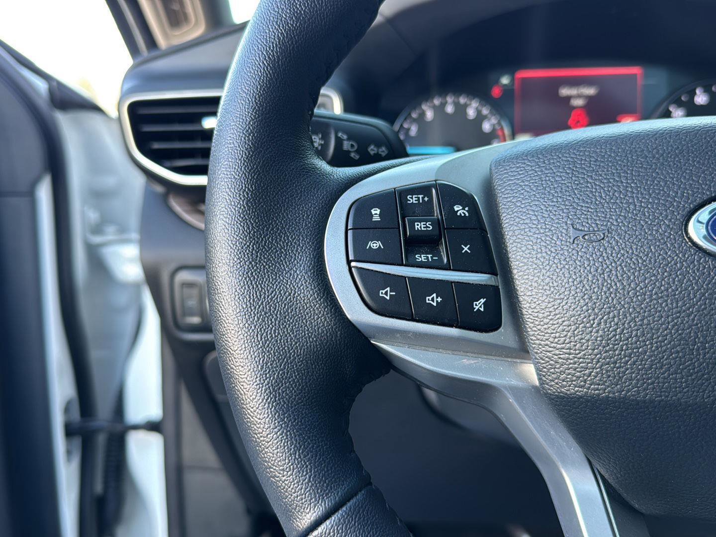 Certified 2022 Ford Explorer Limited w/ Equipment Group 301A image 18