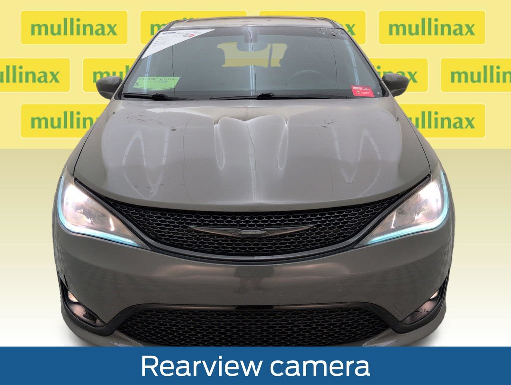 Used 2020 Chrysler Pacifica Touring w/ S Appearance Package FWD image 14