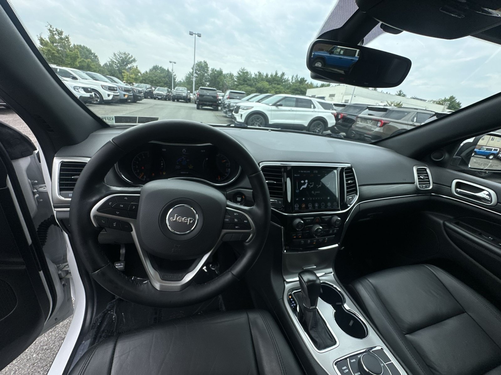 Used 2022 Jeep Grand Cherokee Limited AWD/4WD image 31