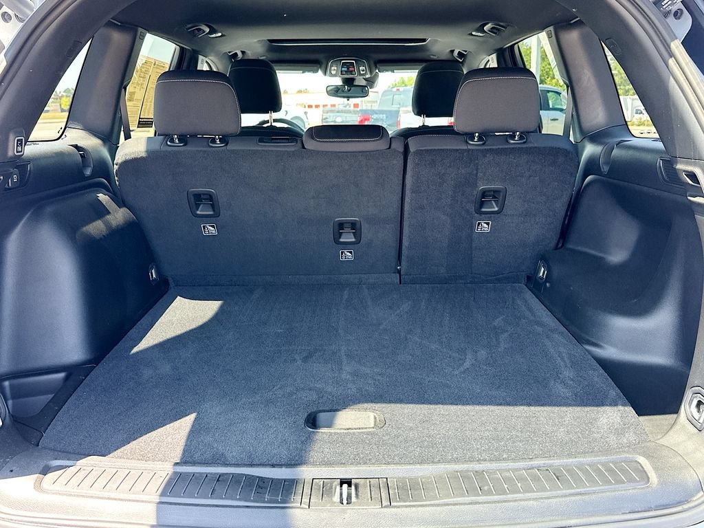 Used 2024 Jeep Grand Cherokee Laredo X w/ Luxury Tech Group I RWD image 15