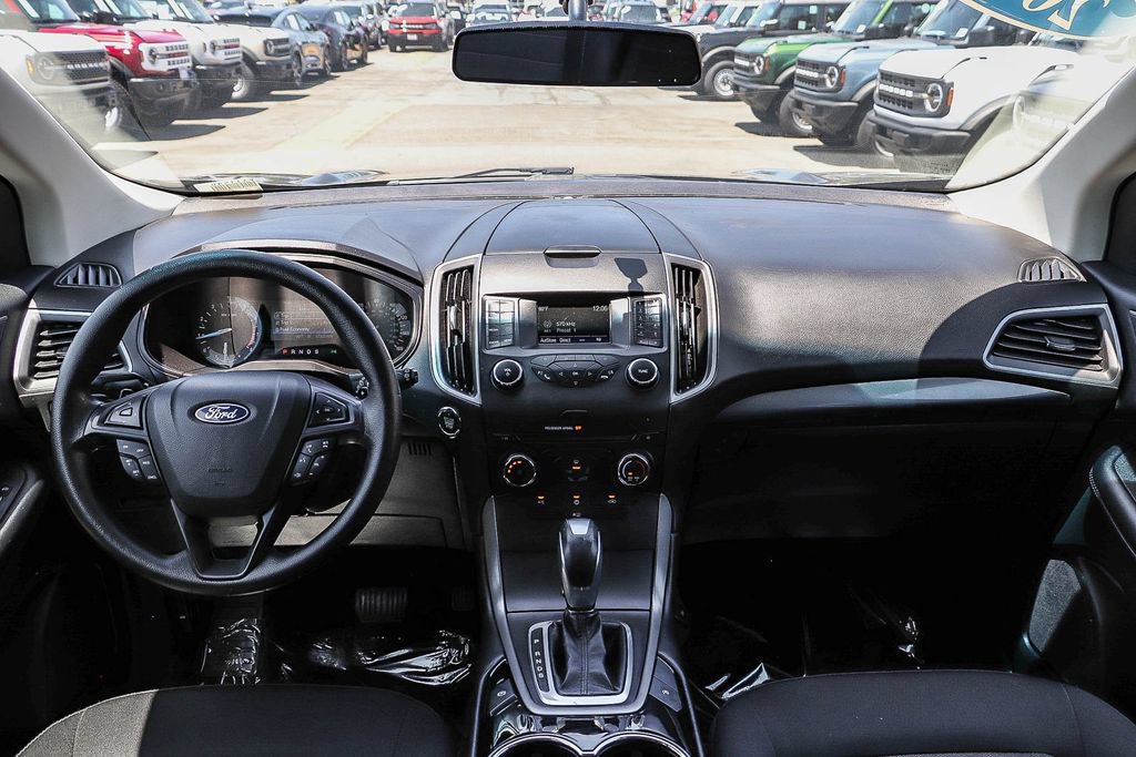 Certified 2018 Ford Edge SE FWD image 16