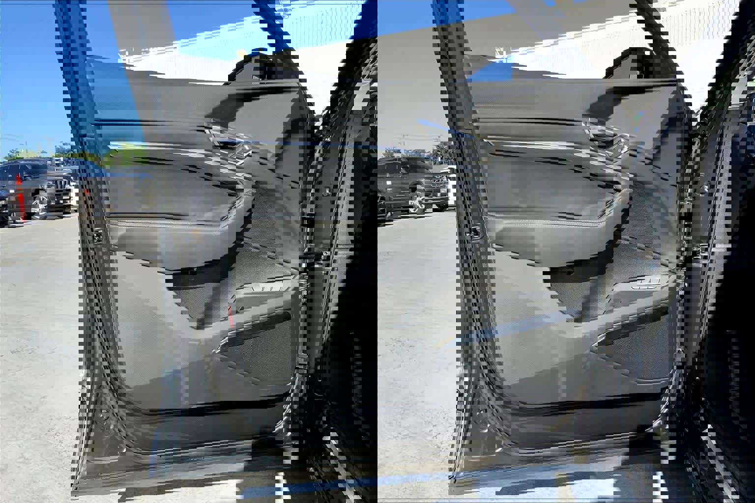 Used 2024 Audi Q8 e-tron Premium Plus w/ Premium Plus Package image 27