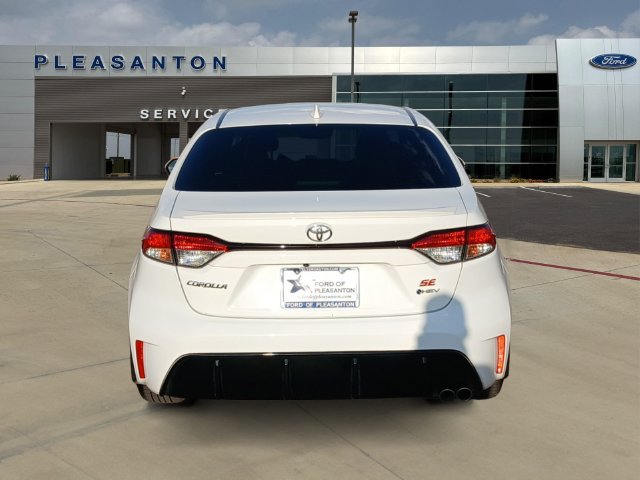 Used 2026 Toyota Corolla SE FWD image 4