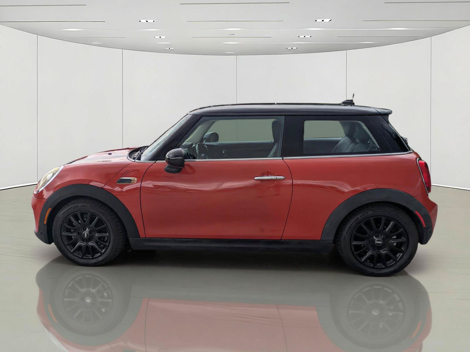 Used 2019 MINI Cooper 2-Door Hardtop FWD image 10