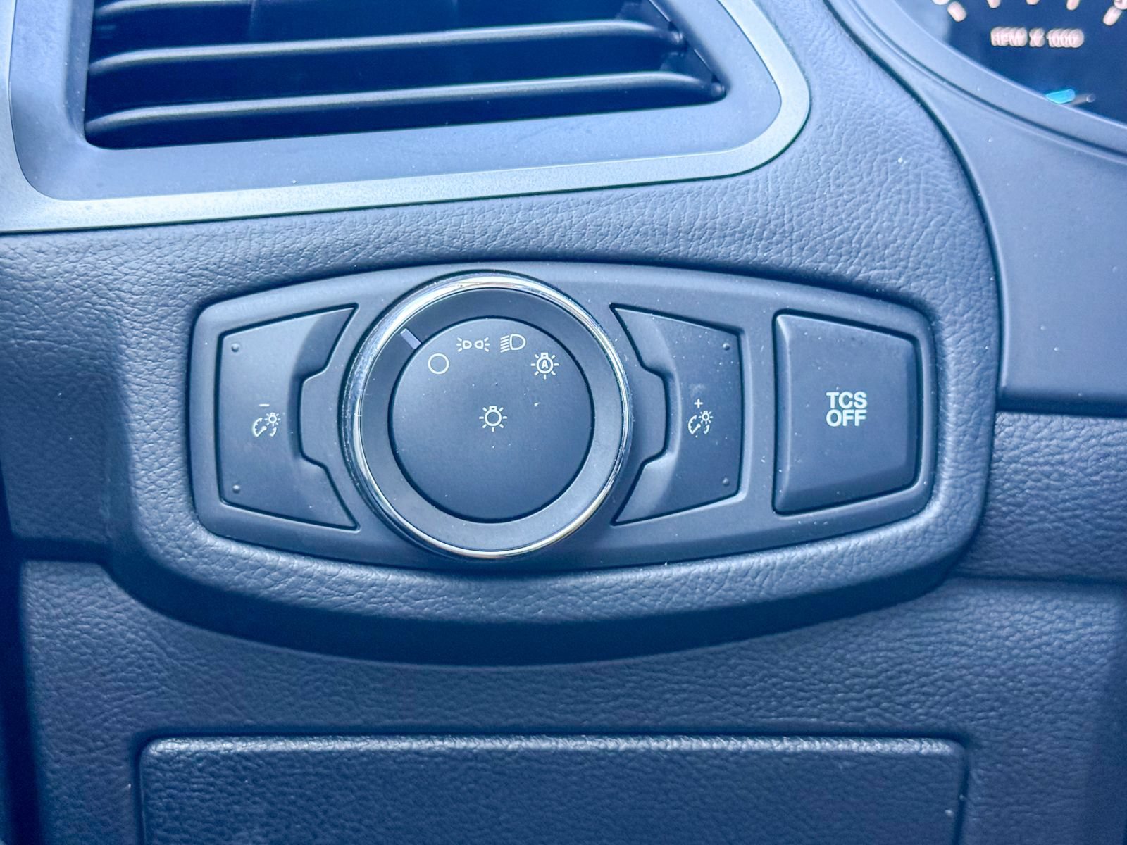 Certified 2020 Ford Edge SE FWD image 29
