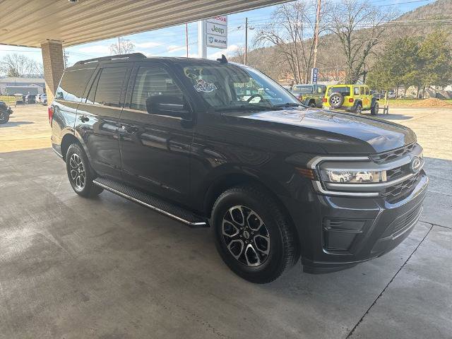 Certified 2023 Ford Expedition XLT image 6