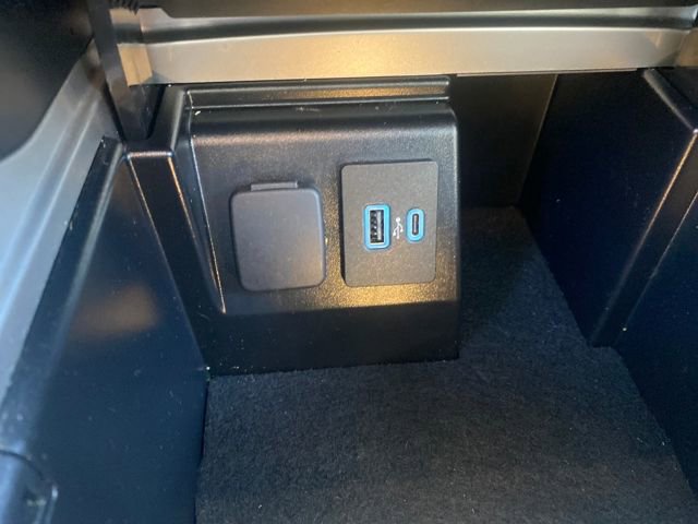 Certified 2022 Ford Explorer XLT w/ Equipment Group 202A image 21