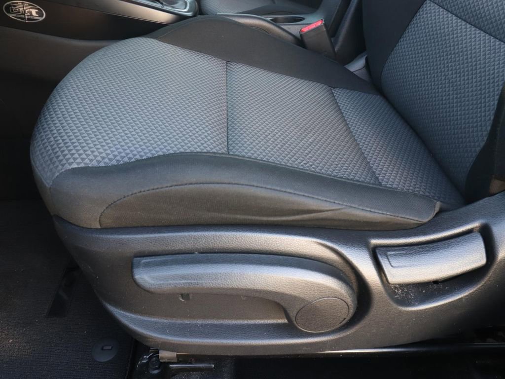 Used 2025 Kia Soul LX w/ LX Technology Package image 16