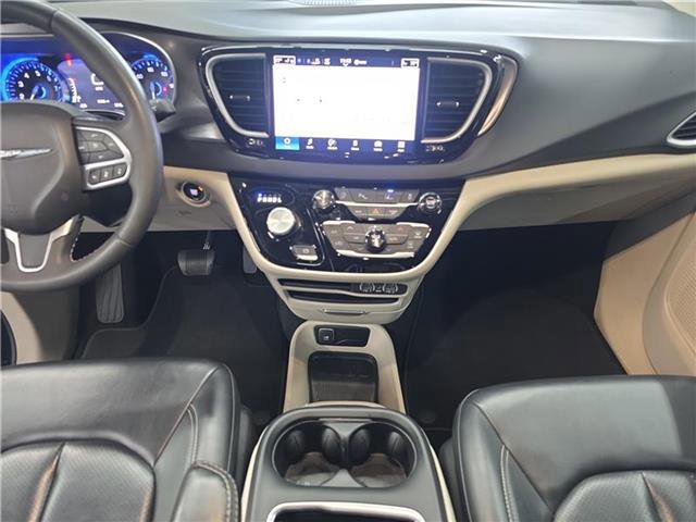 Used 2023 Chrysler Pacifica Touring-L image 12