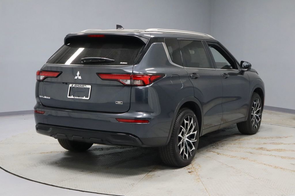 Used 2024 Mitsubishi Outlander SE Black Edition AWD/4WD image 11