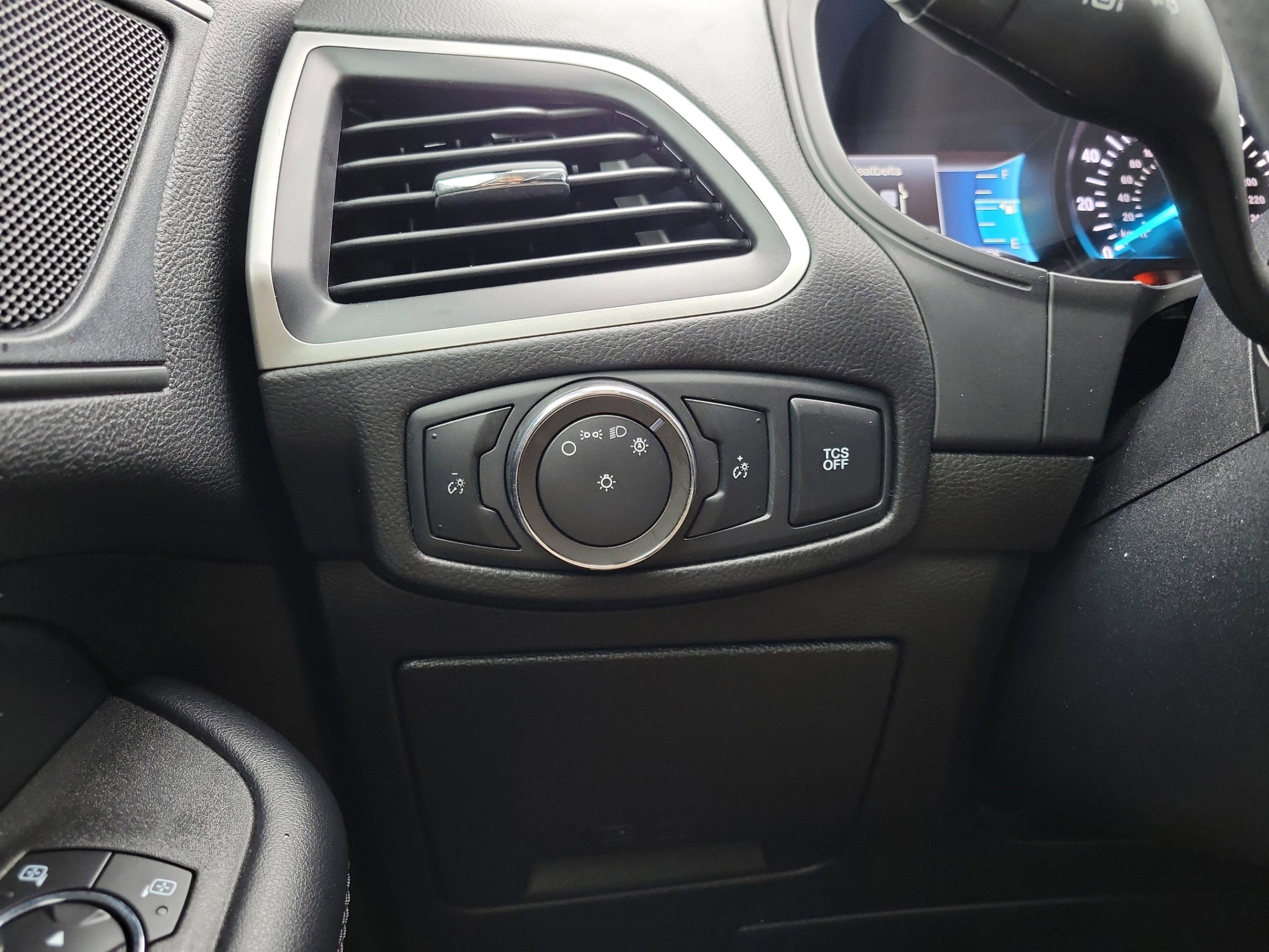 Certified 2022 Ford Edge SE w/ Black Appearance Package image 10