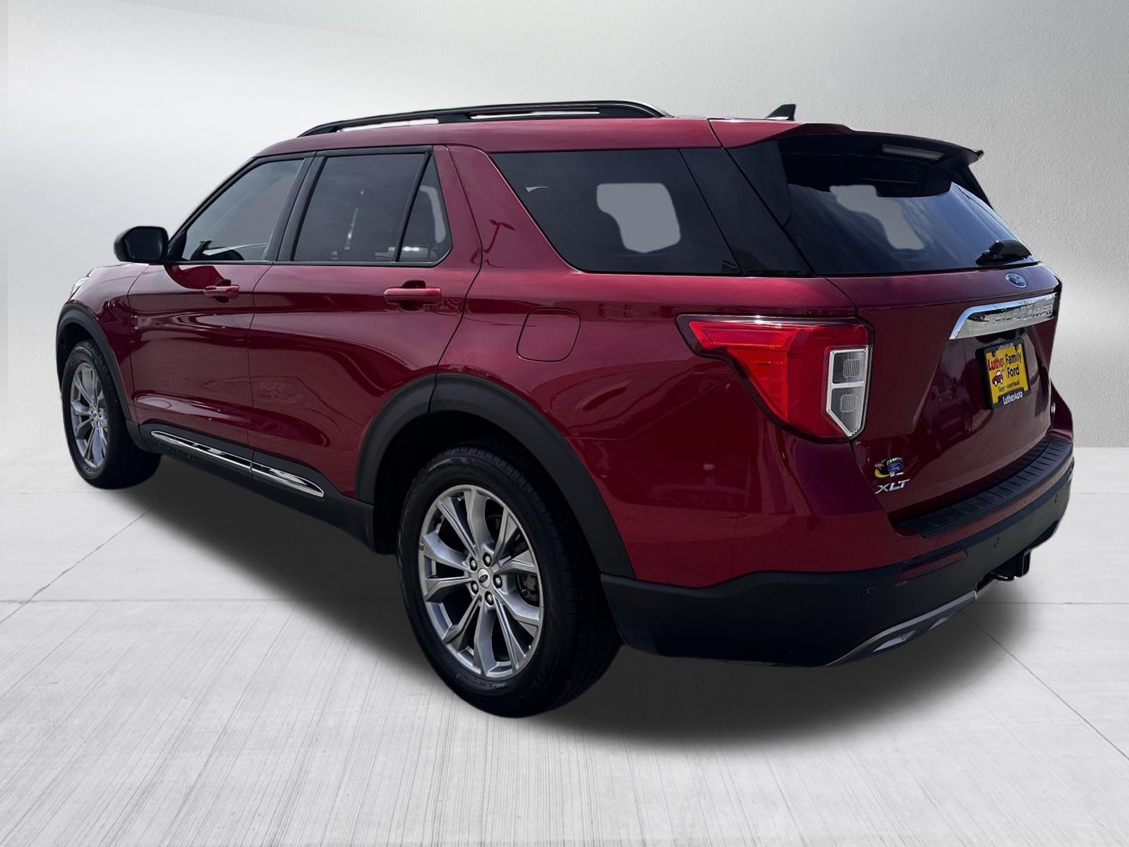 Certified 2022 Ford Explorer XLT w/ Equipment Group 202A AWD/4WD image 5