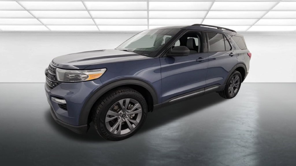 Certified 2021 Ford Explorer XLT w/ Equipment Group 202A AWD/4WD image 3