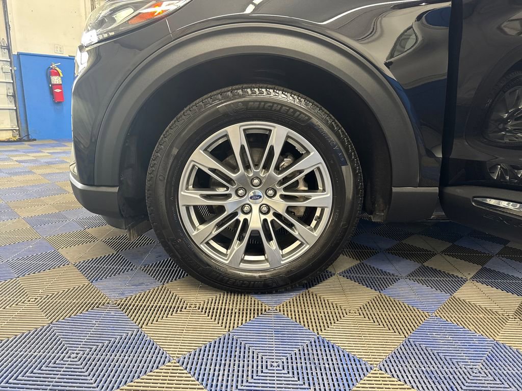 Certified 2025 Ford Explorer Active w/ Active Comfort Package AWD/4WD image 33