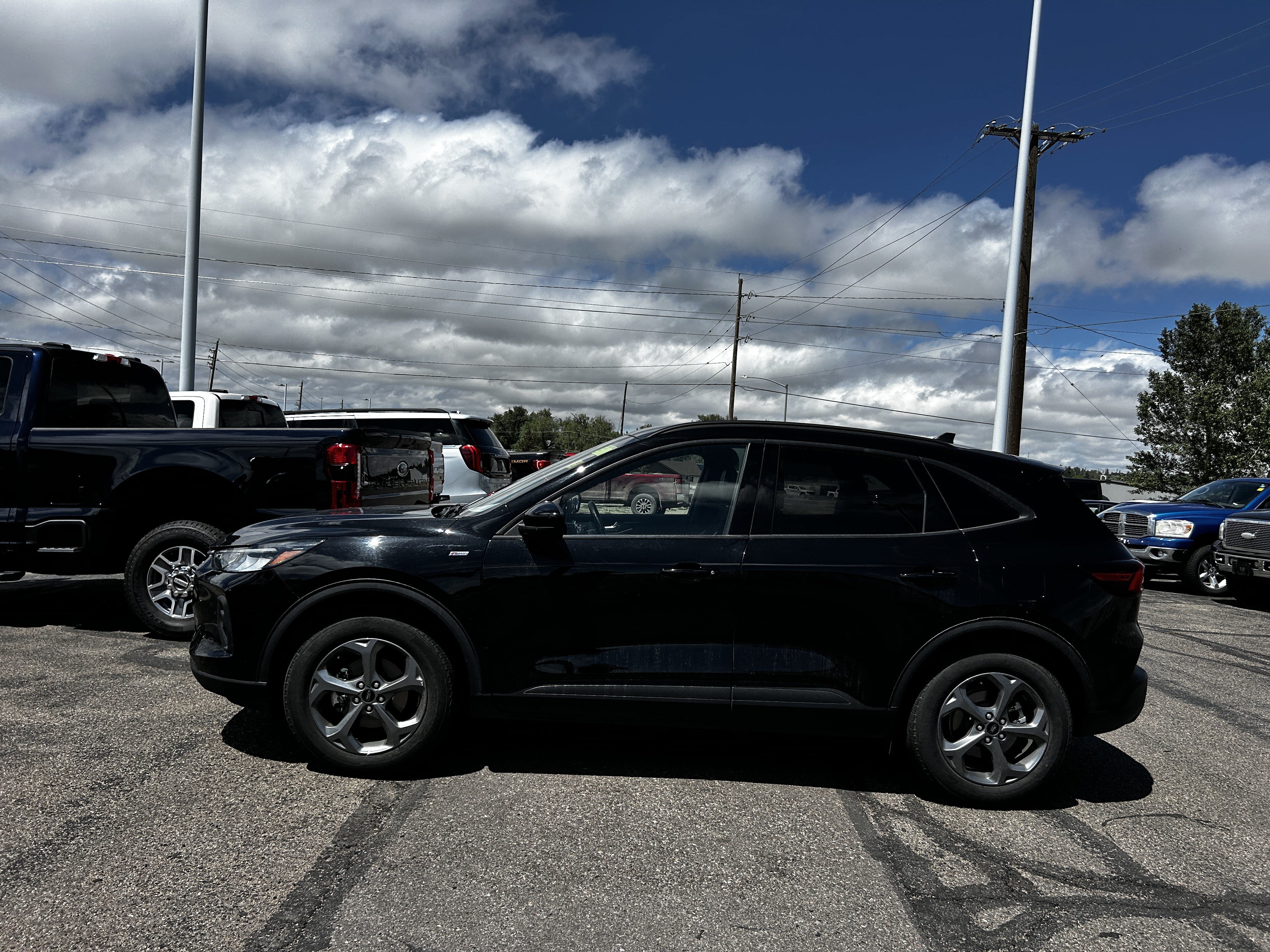 Certified 2025 Ford Escape ST-Line Select AWD/4WD image 3