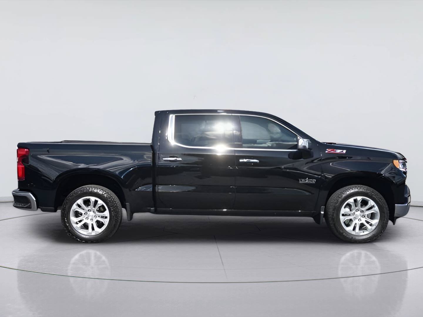 Used 2025 Chevrolet Silverado 1500 LTZ w/ LTZ Premium Texas Edition AWD/4WD image 5