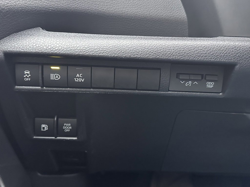 Used 2023 Toyota Sienna XSE image 29