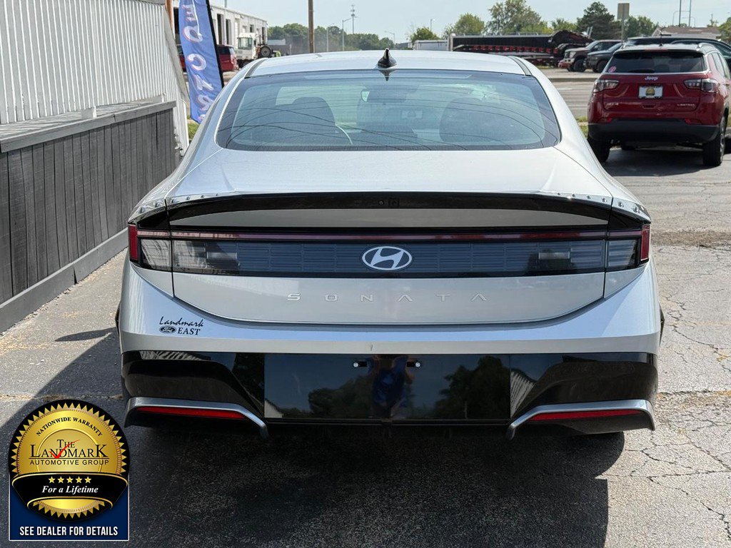 Used 2025 Hyundai Sonata SEL FWD image 6