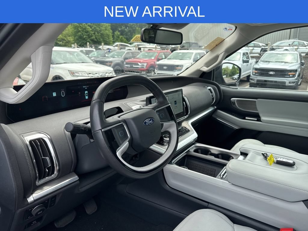 Certified 2025 Ford Expedition Platinum AWD/4WD image 11