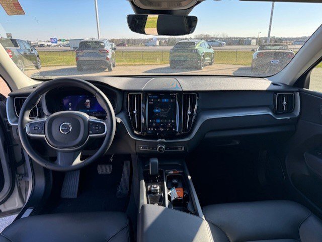 Used 2024 Volvo XC60 B5 Core image 29