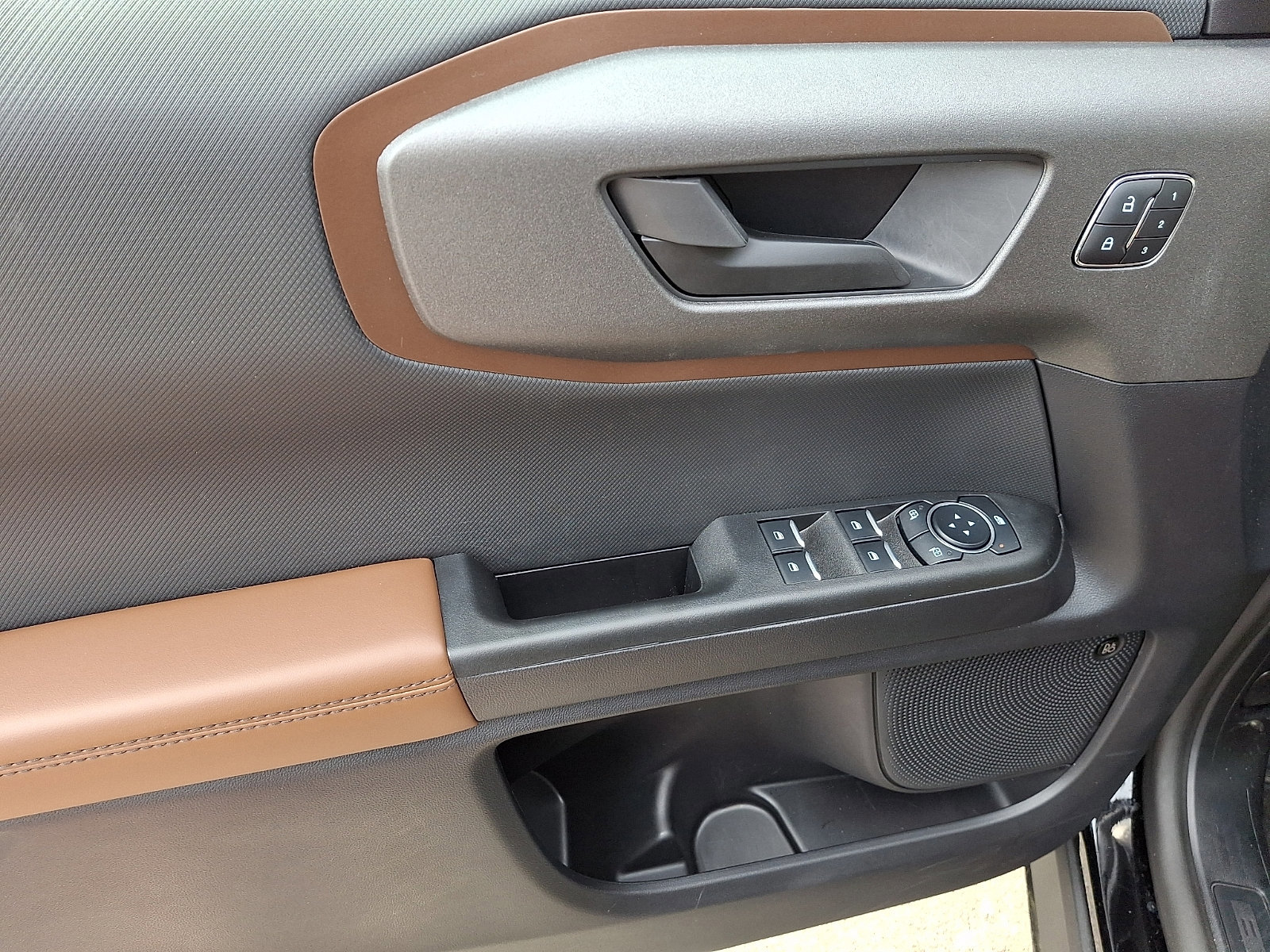 Certified 2025 Ford Bronco Sport Outer Banks w/ Outer Banks Tech Package+ AWD/4WD image 13