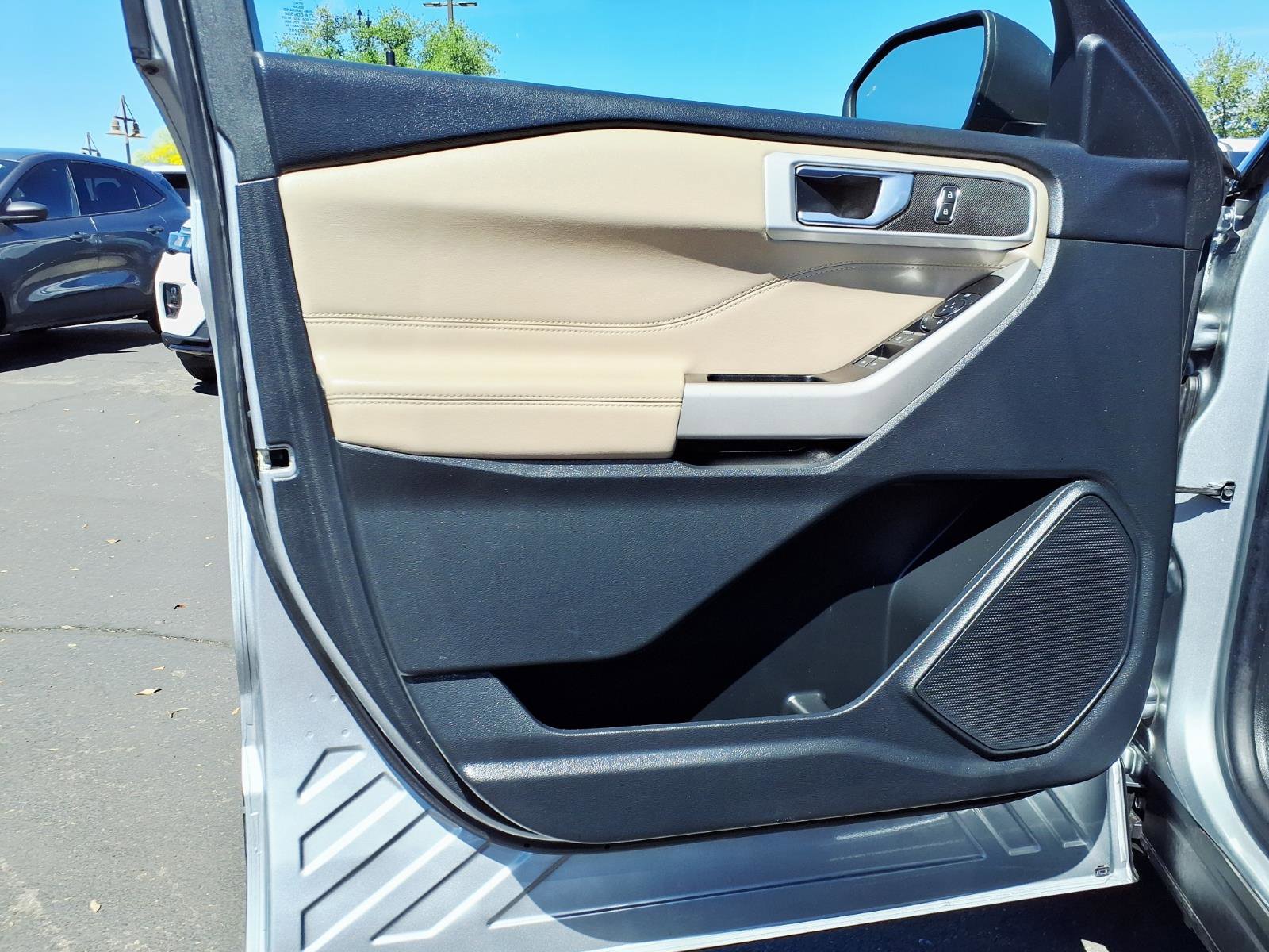 Certified 2022 Ford Explorer XLT w/ Equipment Group 202A image 21