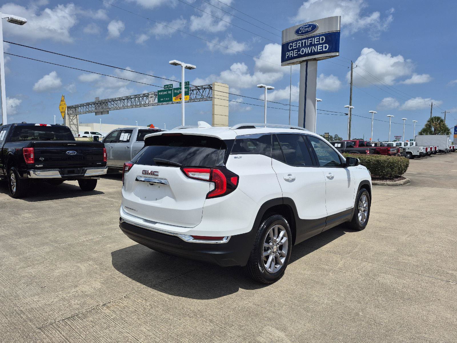 Used 2024 GMC Terrain SLT FWD image 14