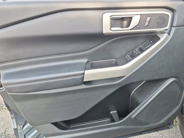 Certified 2023 Ford Explorer XLT RWD image 13