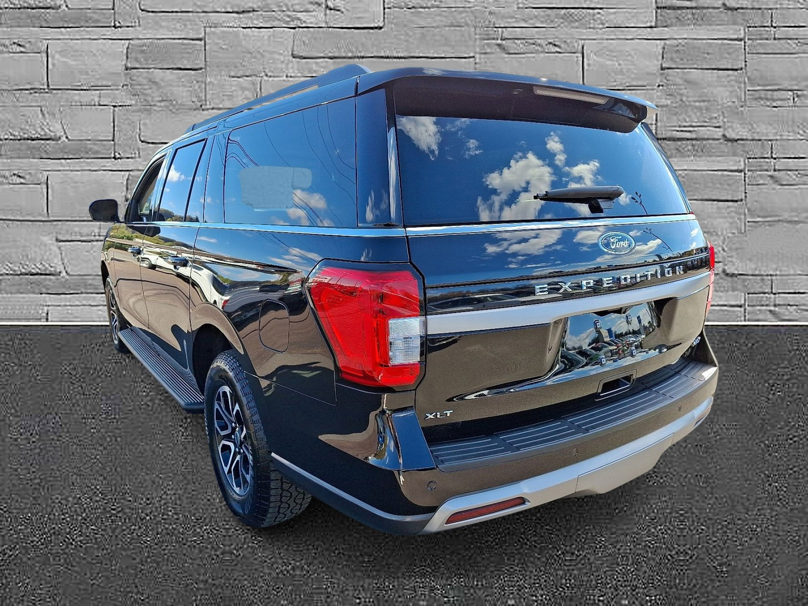 Certified 2024 Ford Expedition Max XLT image 8