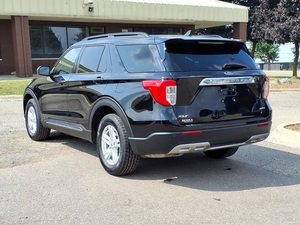 Certified 2023 Ford Explorer XLT w/ Equipment Group 202A AWD/4WD image 3
