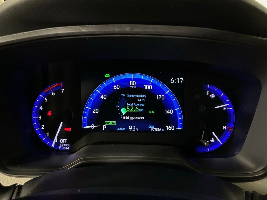 Used 2021 Toyota Corolla LE FWD image 25