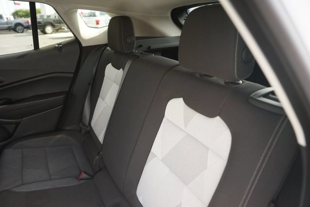 Used 2025 Chevrolet Trax LS w/ LS Convenience Package FWD image 13