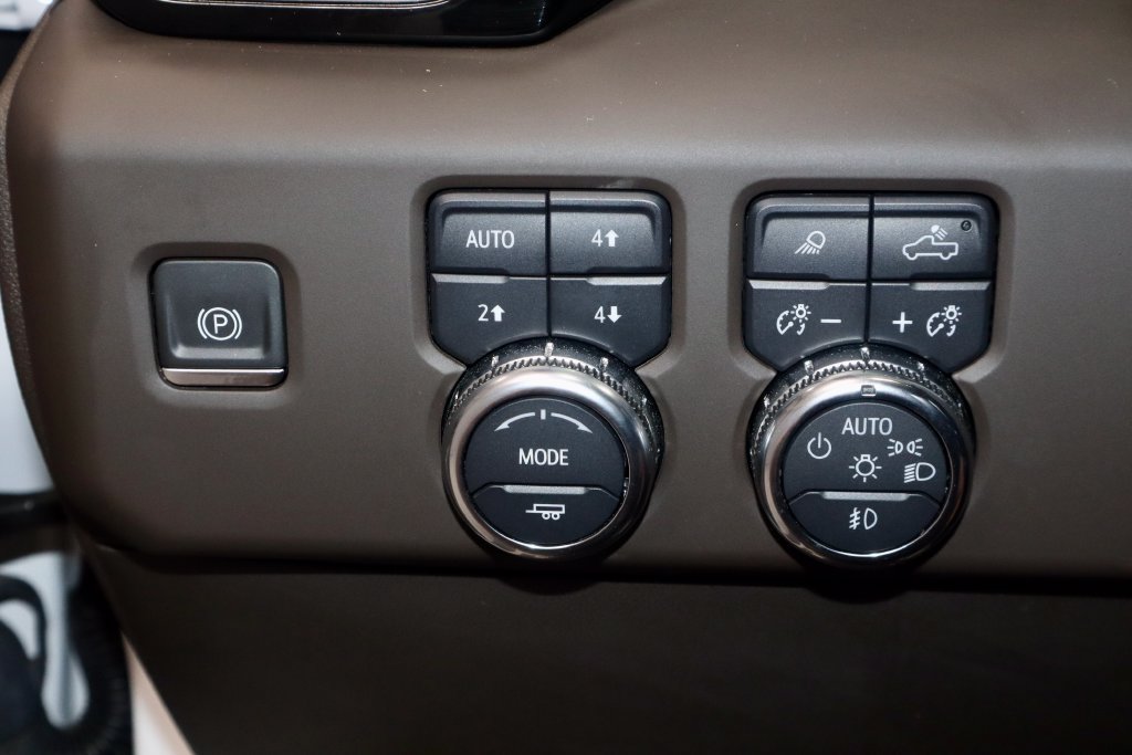 Used 2024 GMC Sierra 1500 Denali w/ Technology Package AWD/4WD image 25