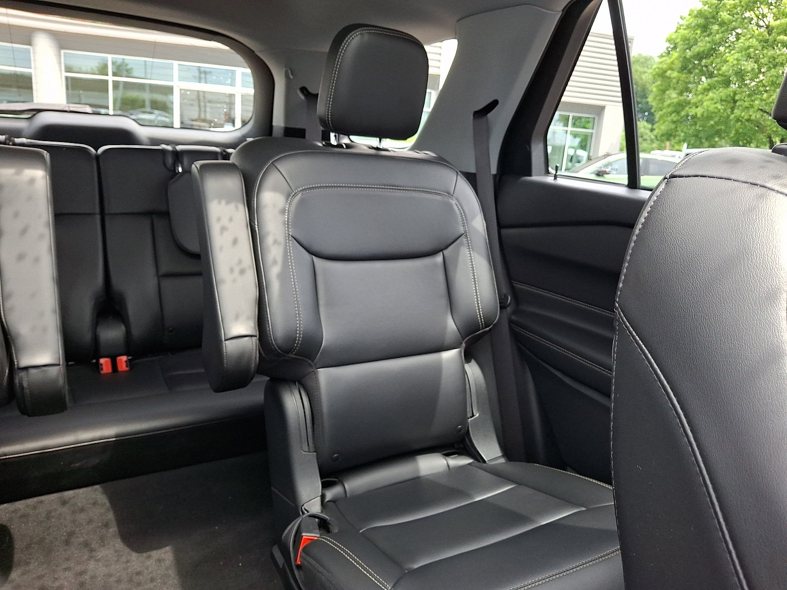 Certified 2023 Ford Explorer XLT w/ Equipment Group 202A AWD/4WD image 18