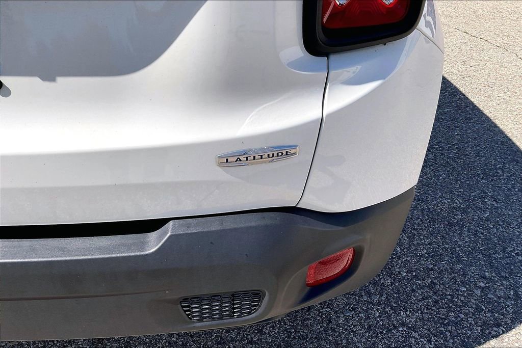 Used 2019 Jeep Renegade Latitude w/ Cold Weather Group AWD/4WD image 6