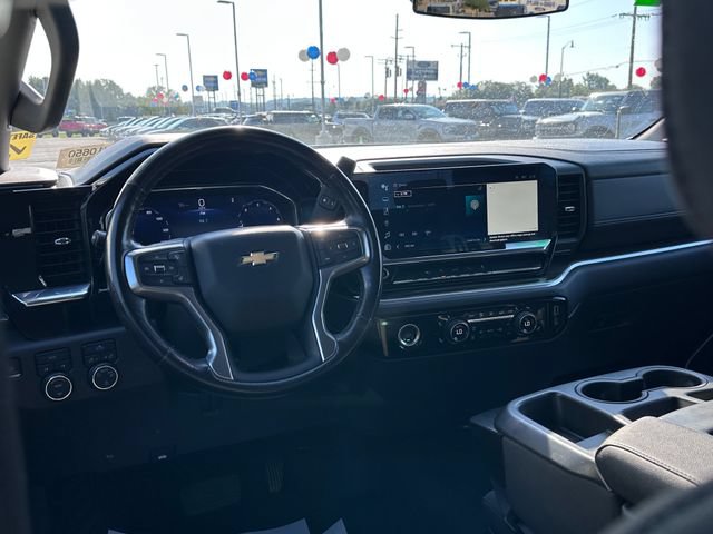 Used 2022 Chevrolet Silverado 1500 LT AWD/4WD image 9
