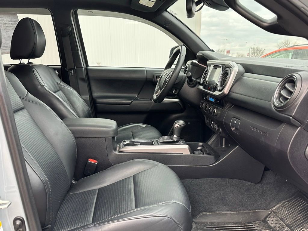 Used 2018 Toyota Tacoma Limited image 21
