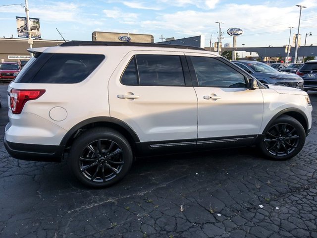 Certified 2018 Ford Explorer XLT w/ Equipment Group 202A AWD/4WD image 11