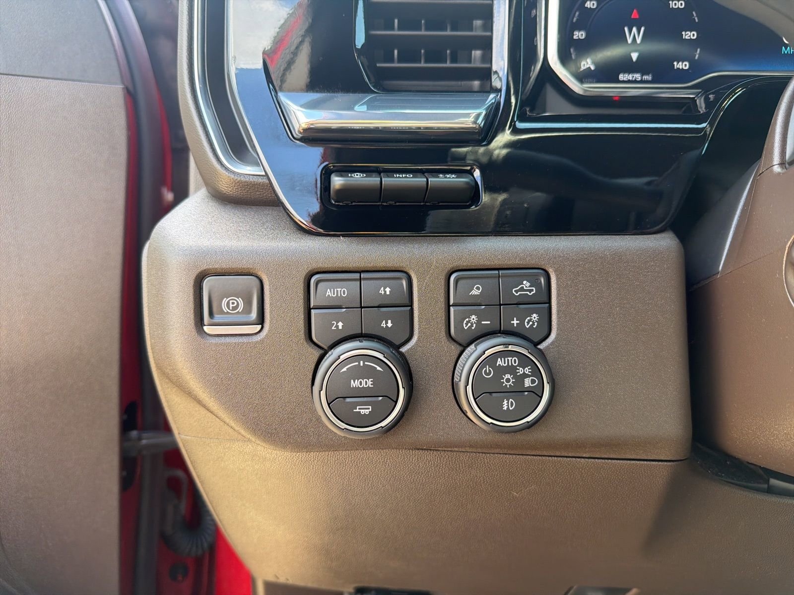 Used 2024 Chevrolet Silverado 1500 LTZ AWD/4WD image 21