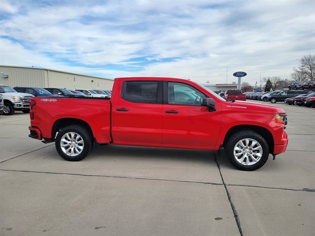 Used 2023 Chevrolet Silverado 1500 Custom AWD/4WD image 2