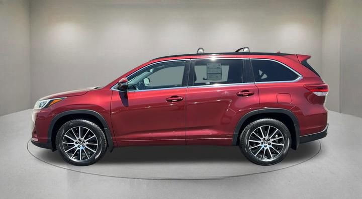 Used 2017 Toyota Highlander SE AWD/4WD image 4