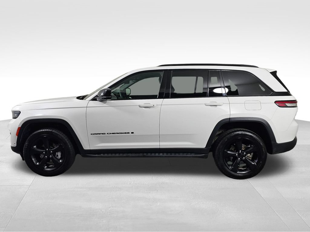 Used 2024 Jeep Grand Cherokee Limited w/ Luxury Tech Group II AWD/4WD image 4