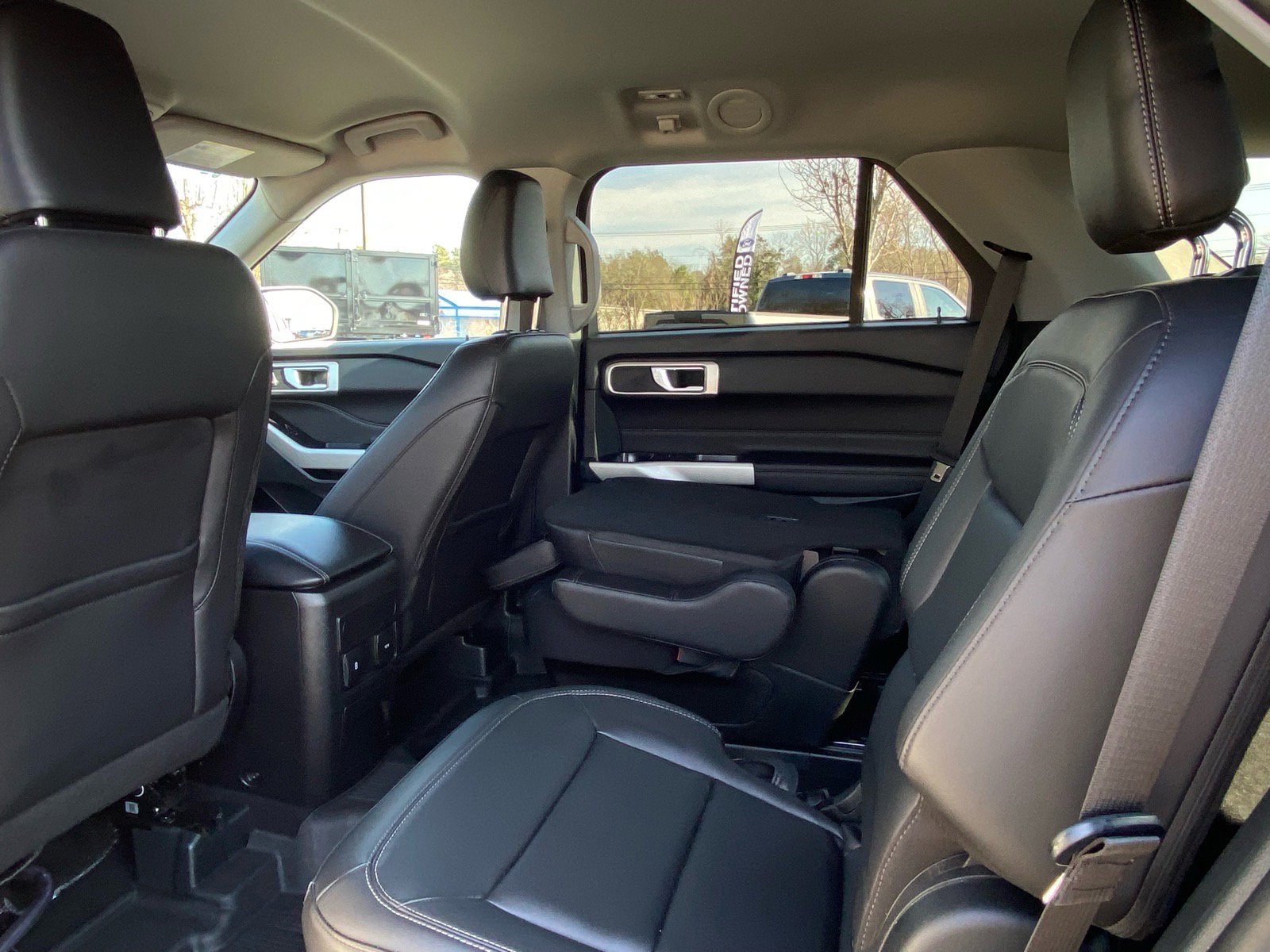 Certified 2023 Ford Explorer XLT w/ Equipment Group 202A AWD/4WD image 19