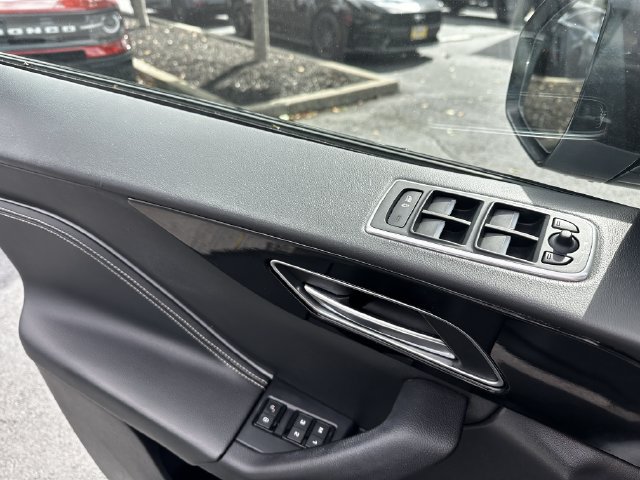 Used 2019 Jaguar F-PACE S AWD/4WD image 31