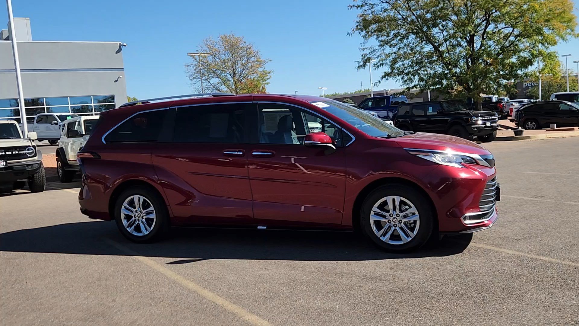Used 2025 Toyota Sienna Limited AWD/4WD image 9