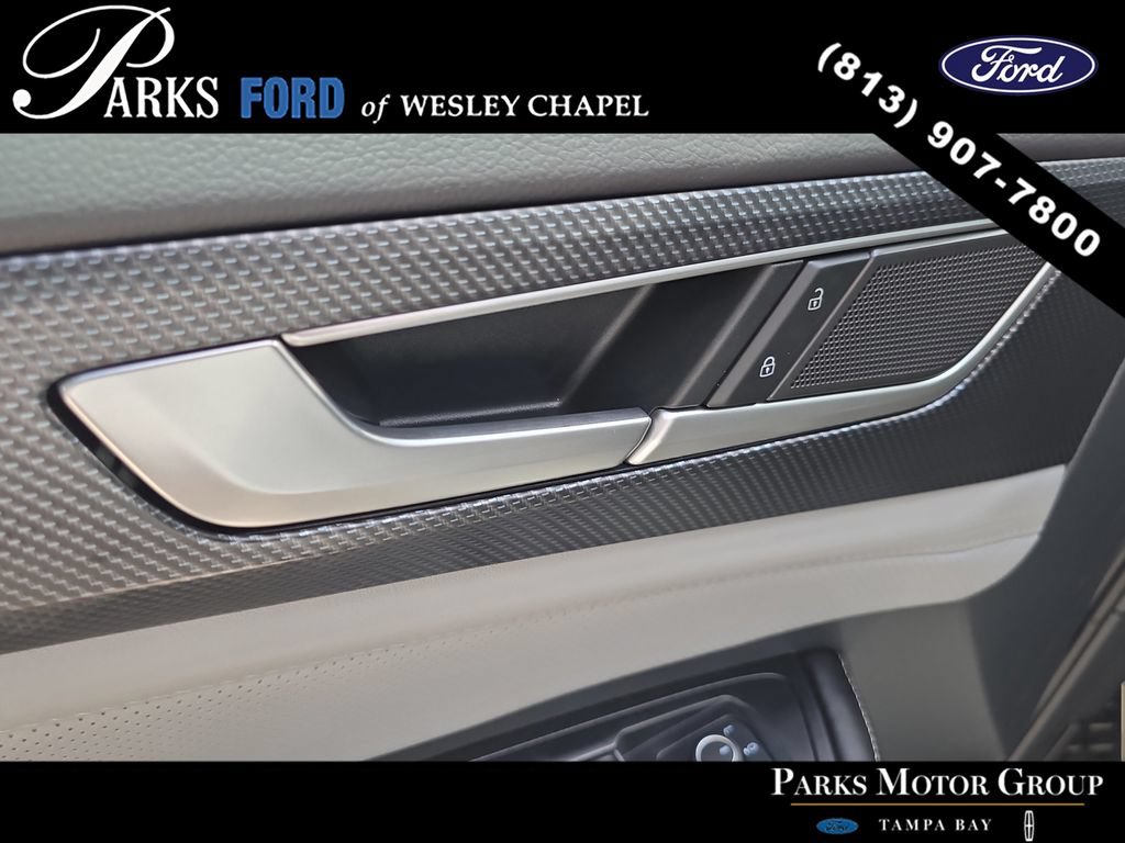Used 2024 Volkswagen Atlas Cross Sport SEL R-Line AWD/4WD image 17