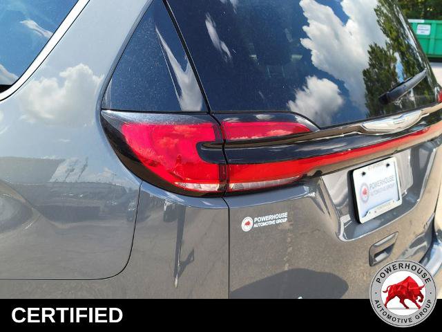 Used 2023 Chrysler Pacifica Limited FWD image 12